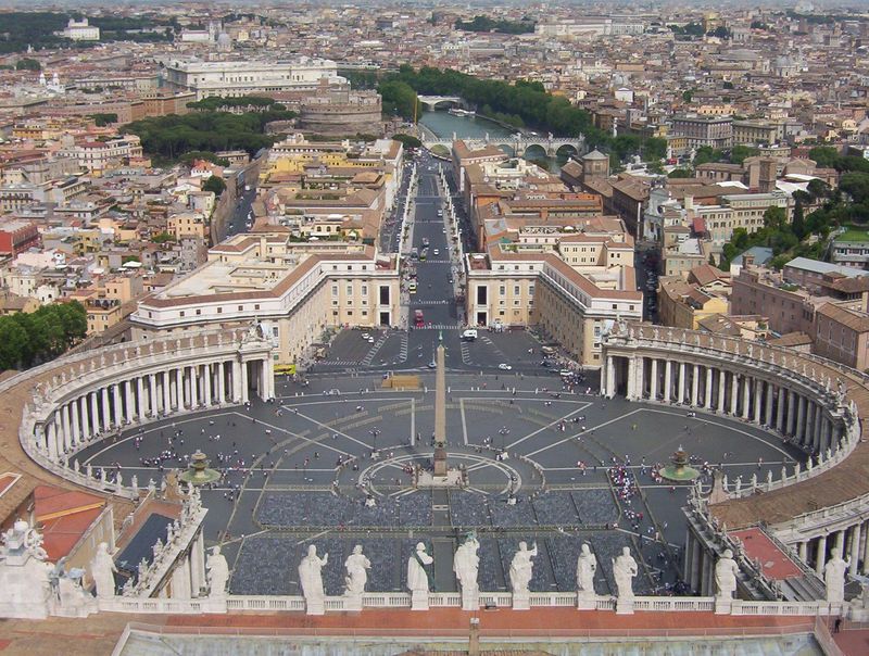 Standardny pohlad na Rim c. 216. Fotene z vrchu kupoly sv. Petra, t.j. cca 100 metrov nad okolitym svetom.