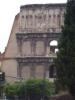 Koloseum sa pomaly ale isto rozpadavalo.. Esteze tam nejaky papez dal postavit opornu stenu..